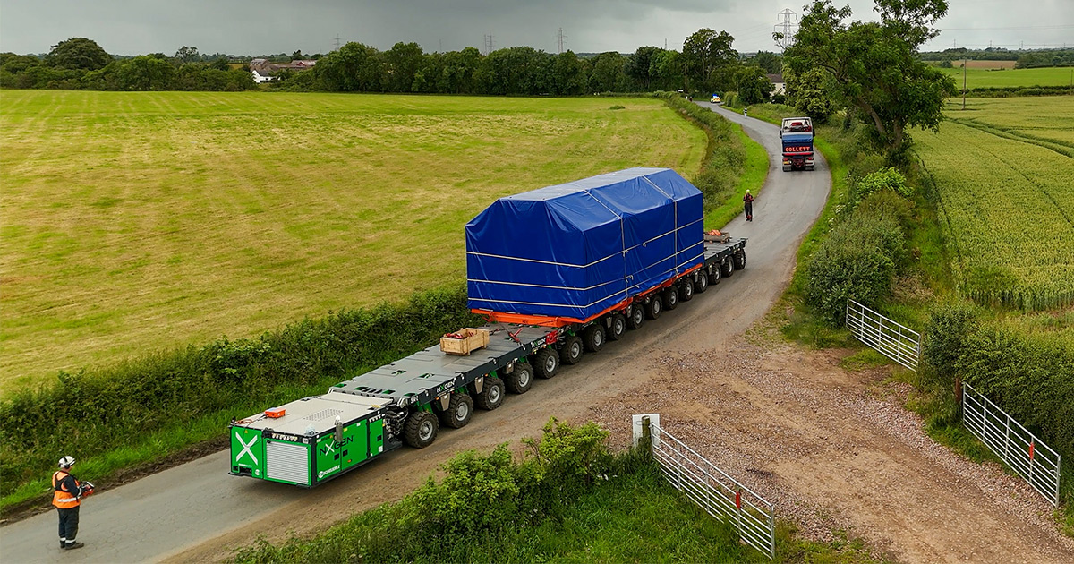 Stator being transhipped on a SPMT